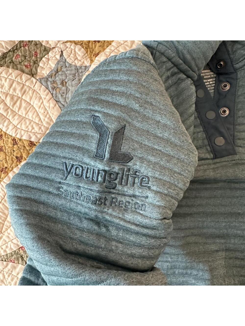 L.L.Bean Airlight Knit Pullover in Deep Lake Heather blue quilted quarter button - Picture 5 of 5